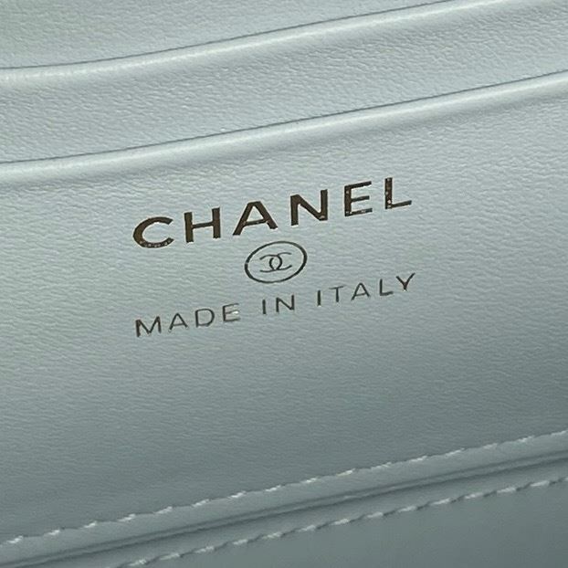Ch**el cosmetic bags